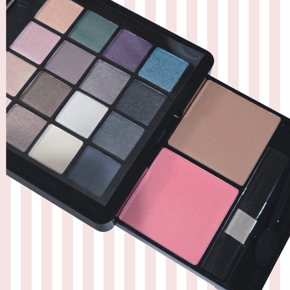 Victoria's Secret Very Sexy Make Up Compact Rare New - Picture 1 of 10